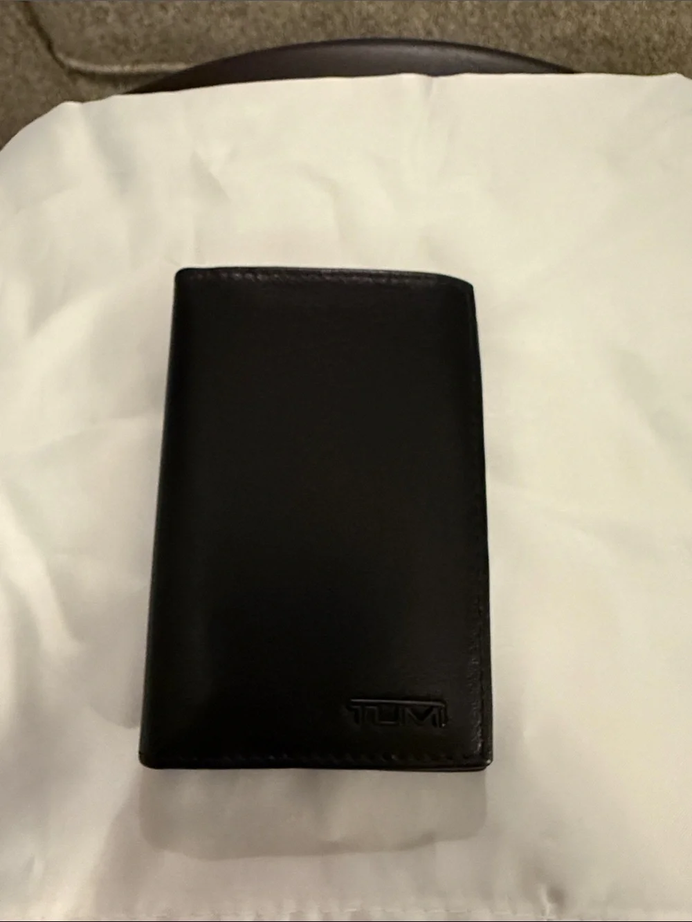 TUMI Black Leather Multi Window Front Pocket Card Holder Wallet